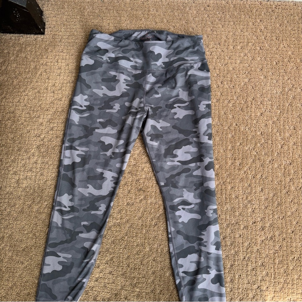 Danskin gray camo women’s leggings XL worn once
